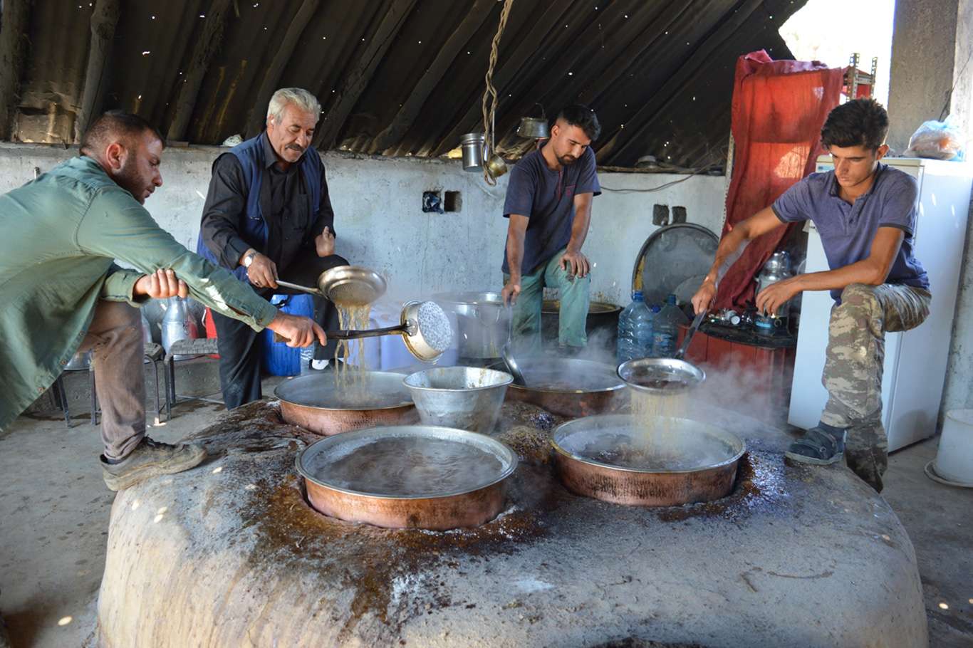 İskambo pekmezi kazanlarda kaynamaya başladı İskambo pekmezi kazanlarda kaynamaya başladı